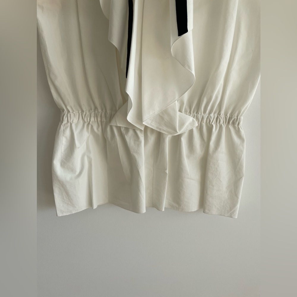Marni White Cotton Sleeveless Peplum Hem Ruffled Blouse with Black Bow Size 44/8 - Picture 4 of 8